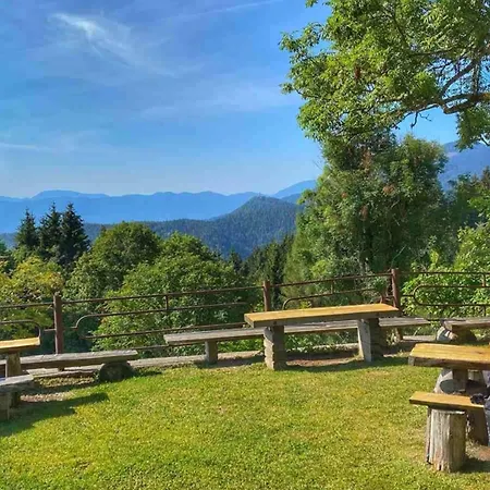 Andrejev Dom Na Slemenu Sostanj