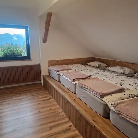 Andrejev Dom Na Slemenu Sostanj