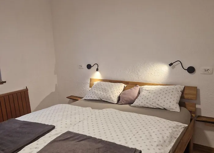 Andrejev Dom Na Slemenu Bed & Breakfast Sostanj